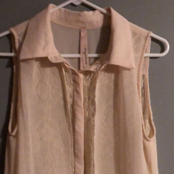 BRAND NEW BEAUTIFUL SHEER SHIRT  SIZE MEDIUM! WITH LACE ON IT! NWOT! - Picture 3 of 5